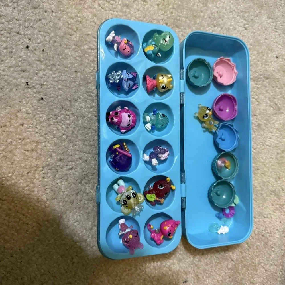 Hatchimals Mini Figures CollEGGtibles 13 Minis In Shells‎ & Plastic Egg Carrier